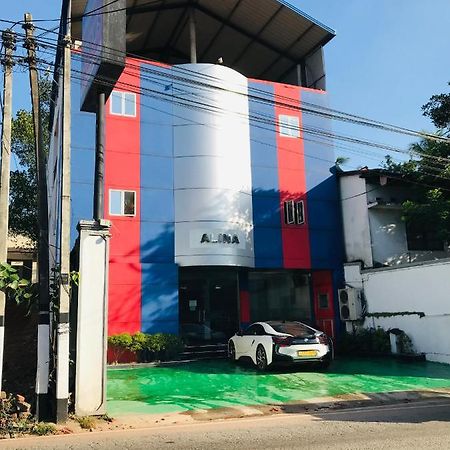 Alina Budget Hotel Kaduwela Esterno foto