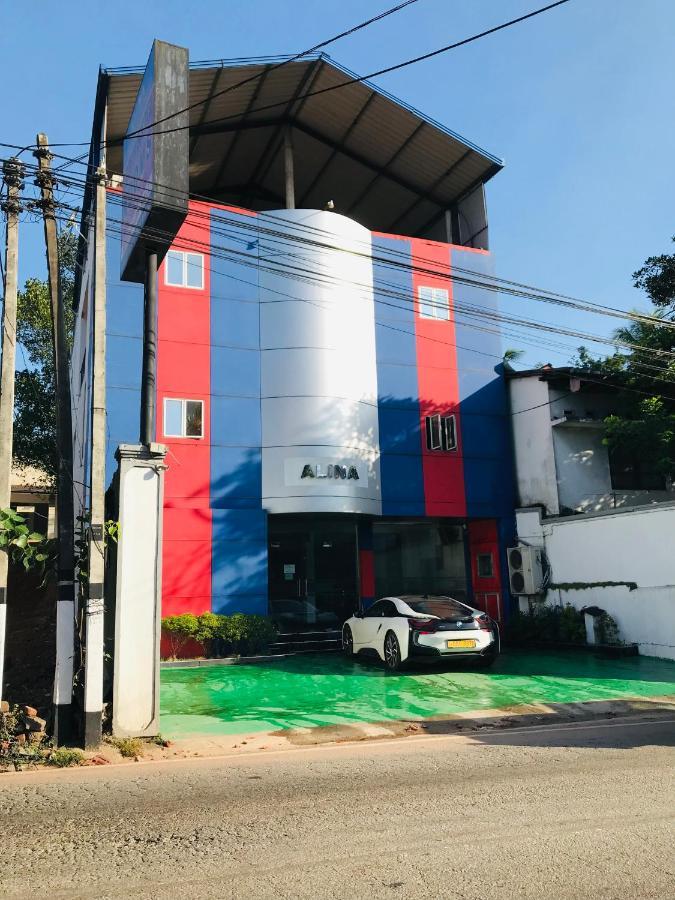 Alina Budget Hotel Kaduwela Esterno foto