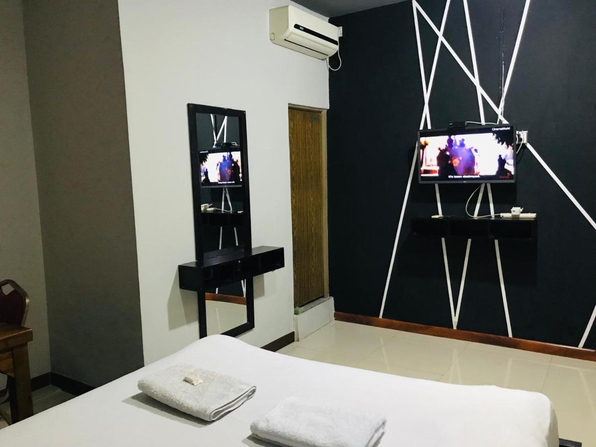 Alina Budget Hotel Kaduwela Esterno foto