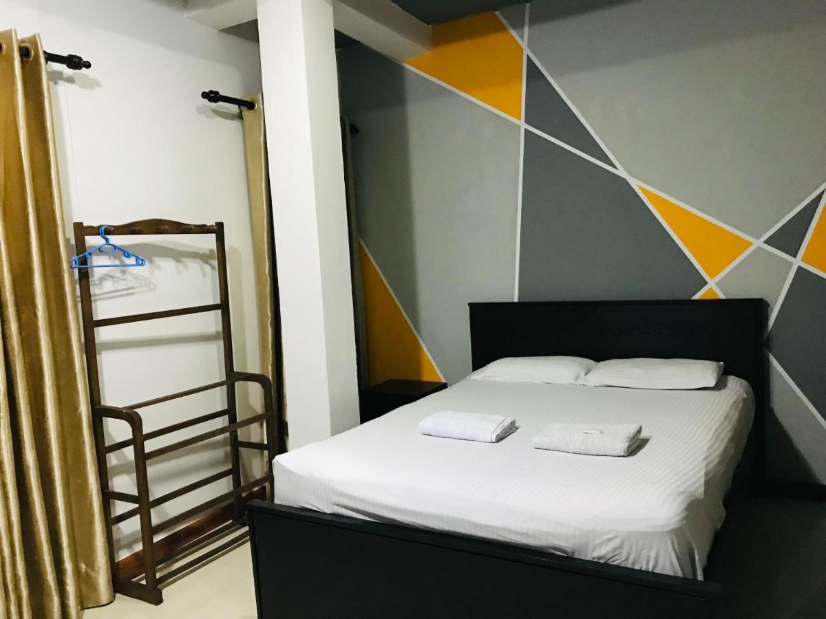 Alina Budget Hotel Kaduwela Esterno foto