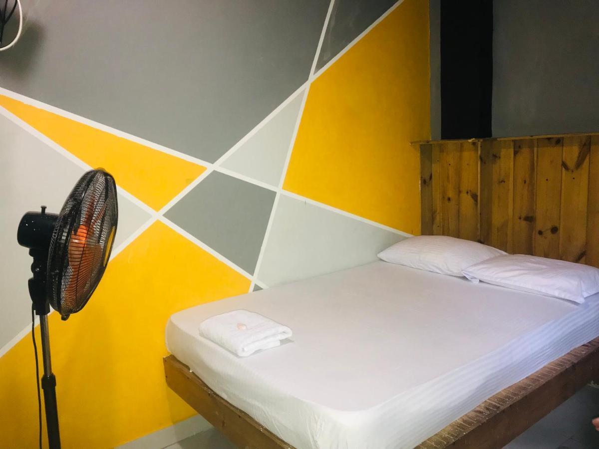 Alina Budget Hotel Kaduwela Esterno foto