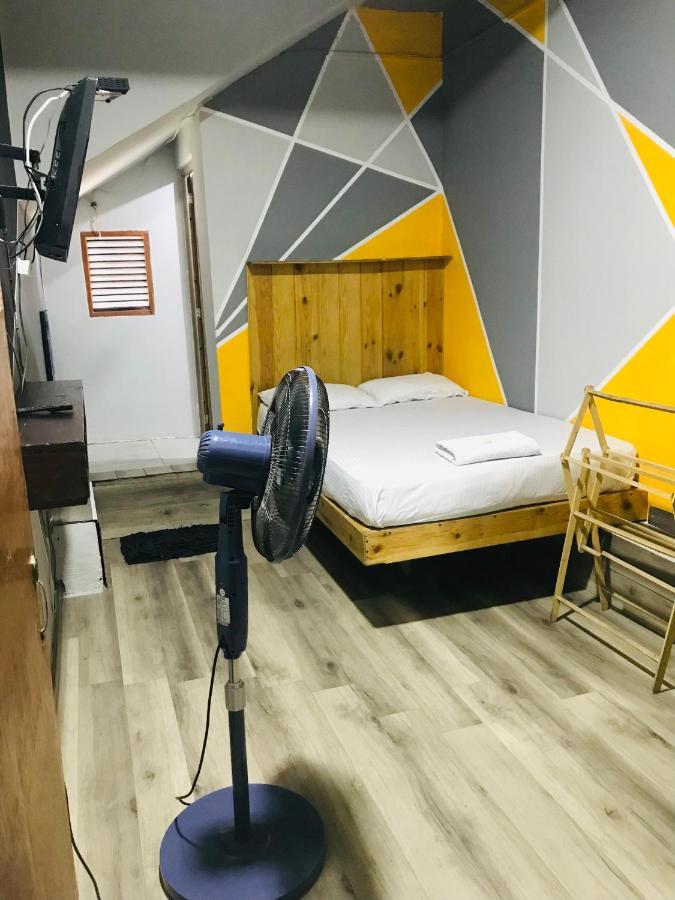 Alina Budget Hotel Kaduwela Esterno foto