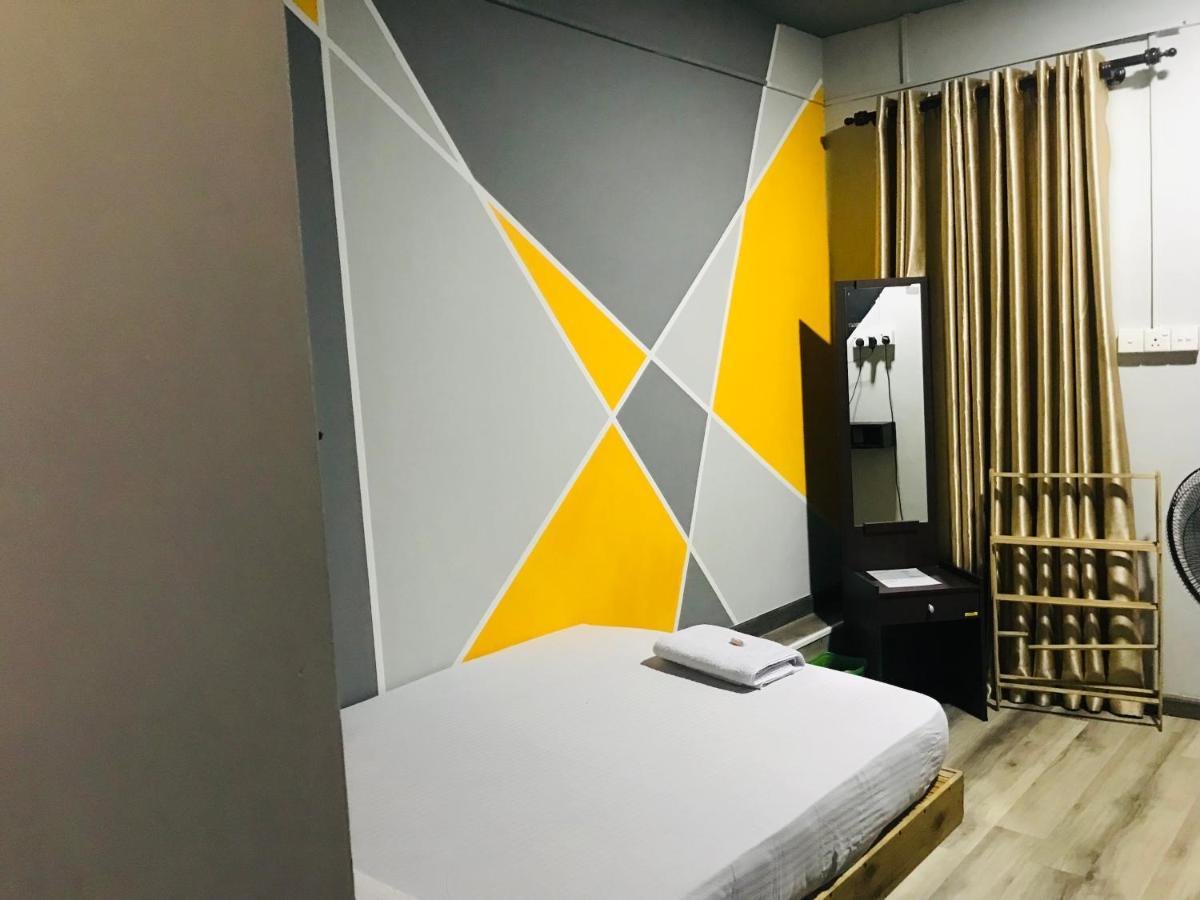 Alina Budget Hotel Kaduwela Esterno foto