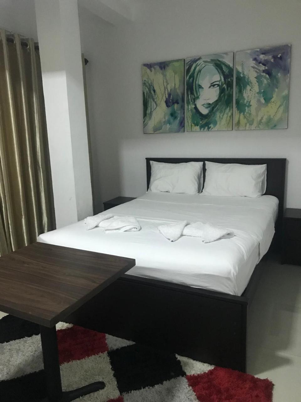 Alina Budget Hotel Kaduwela Esterno foto