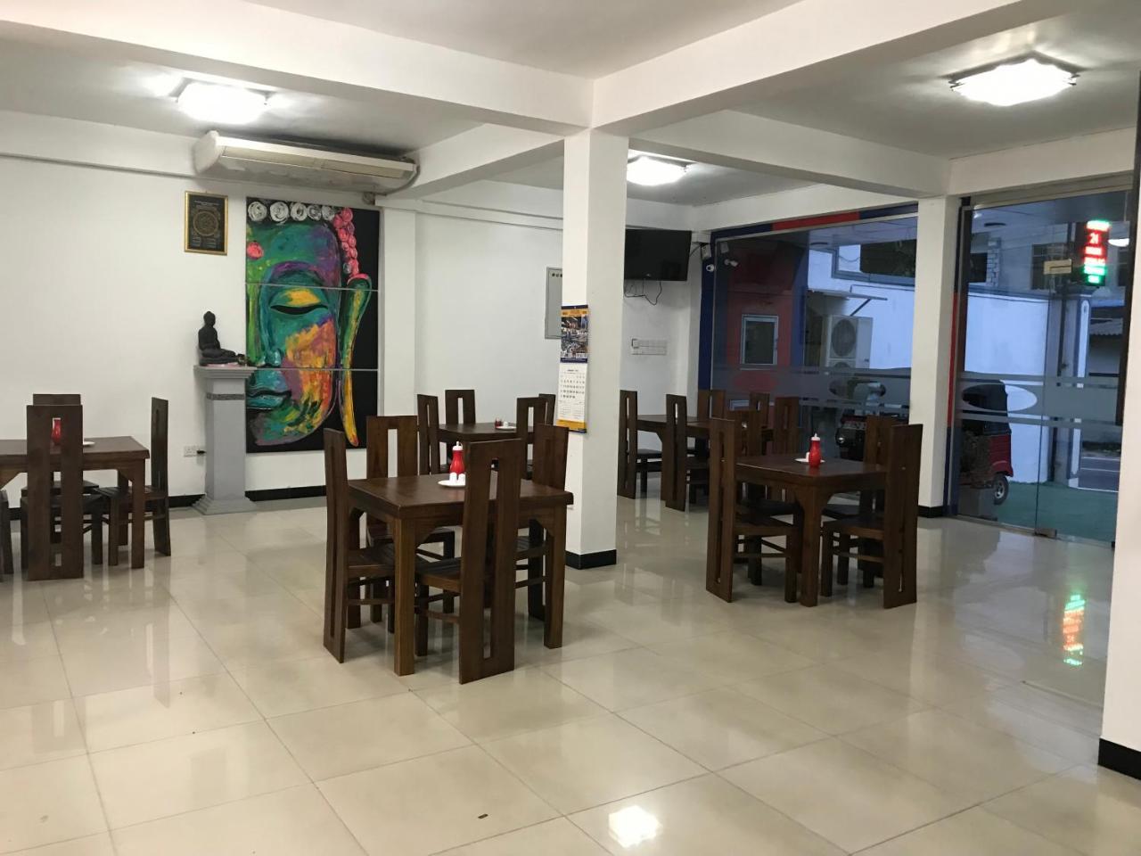Alina Budget Hotel Kaduwela Esterno foto