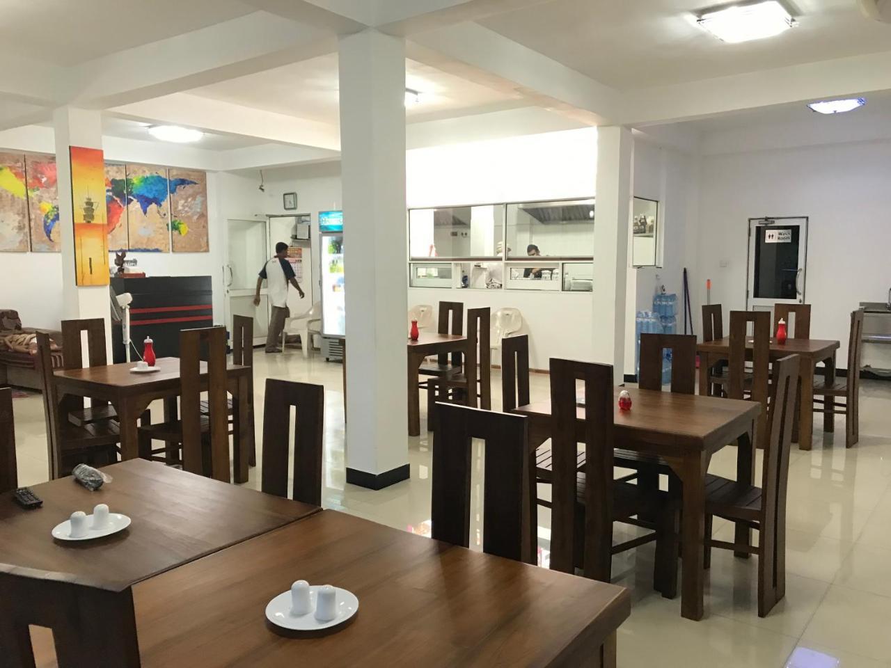 Alina Budget Hotel Kaduwela Esterno foto
