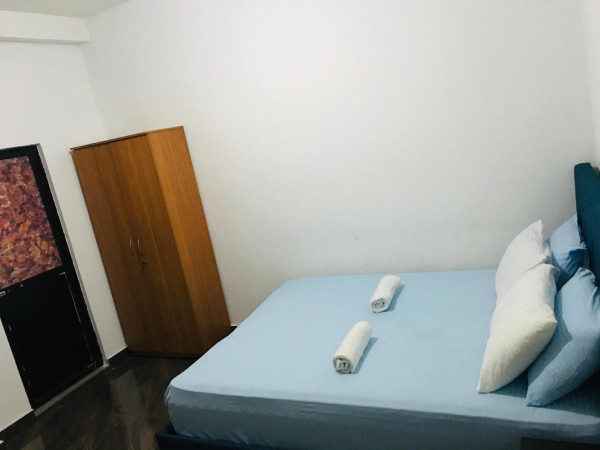 Alina Budget Hotel Kaduwela Esterno foto