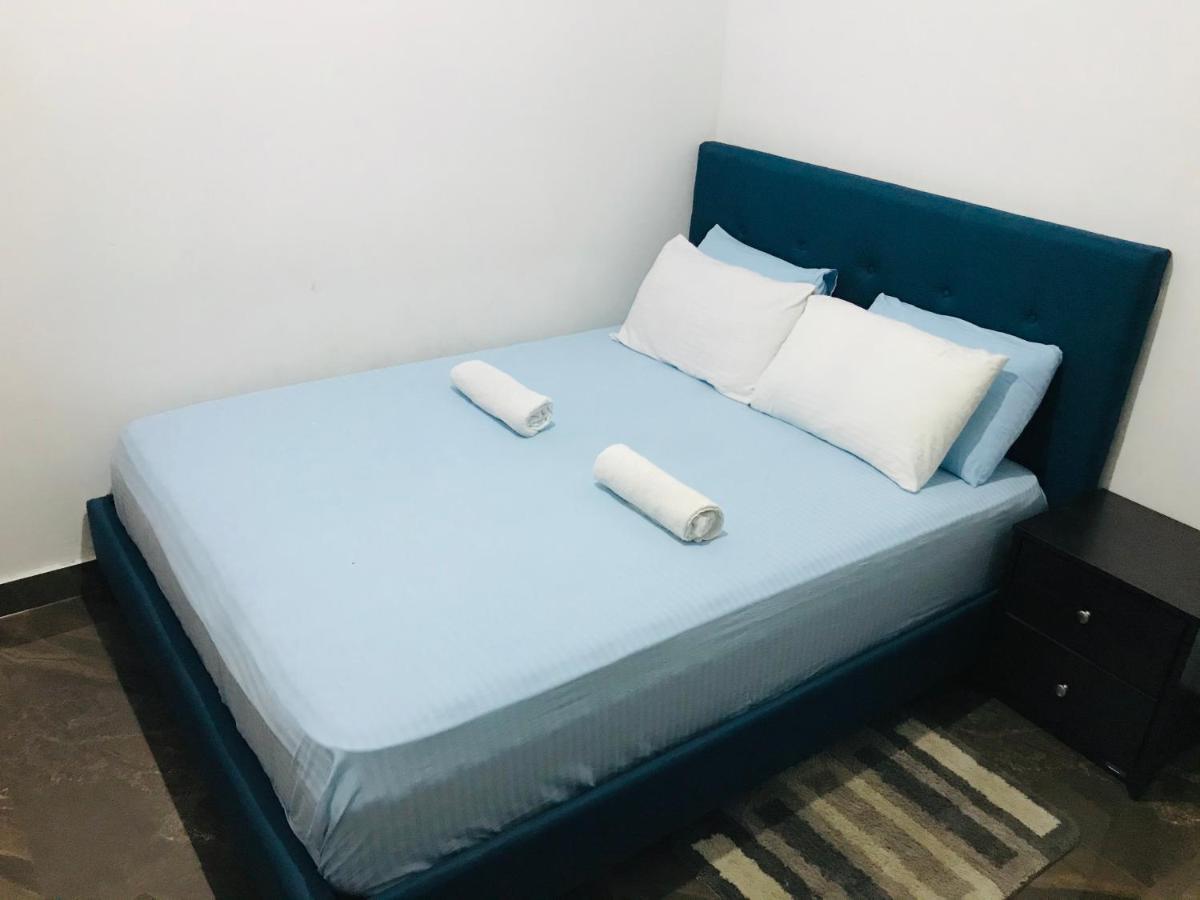 Alina Budget Hotel Kaduwela Esterno foto