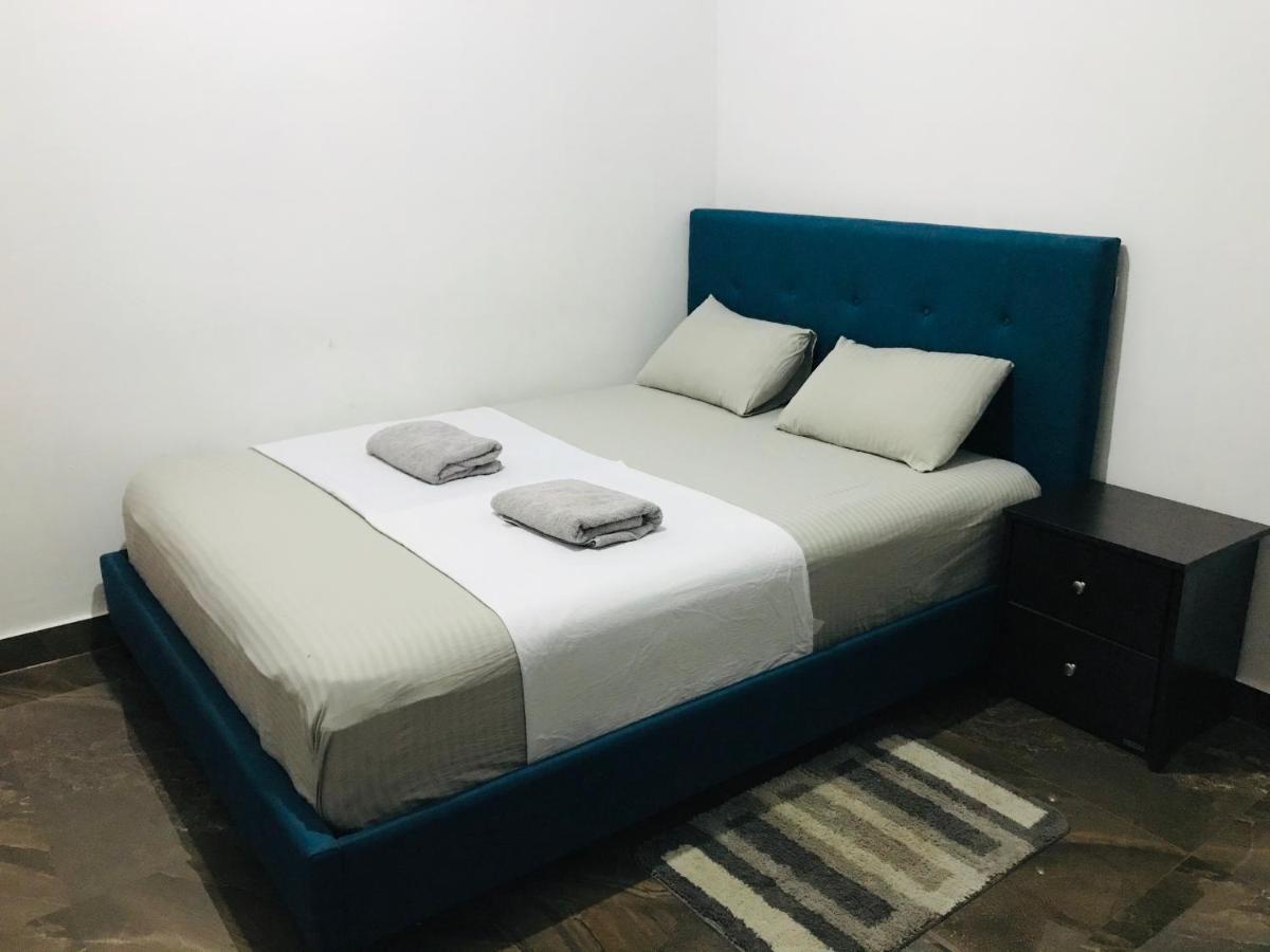 Alina Budget Hotel Kaduwela Esterno foto