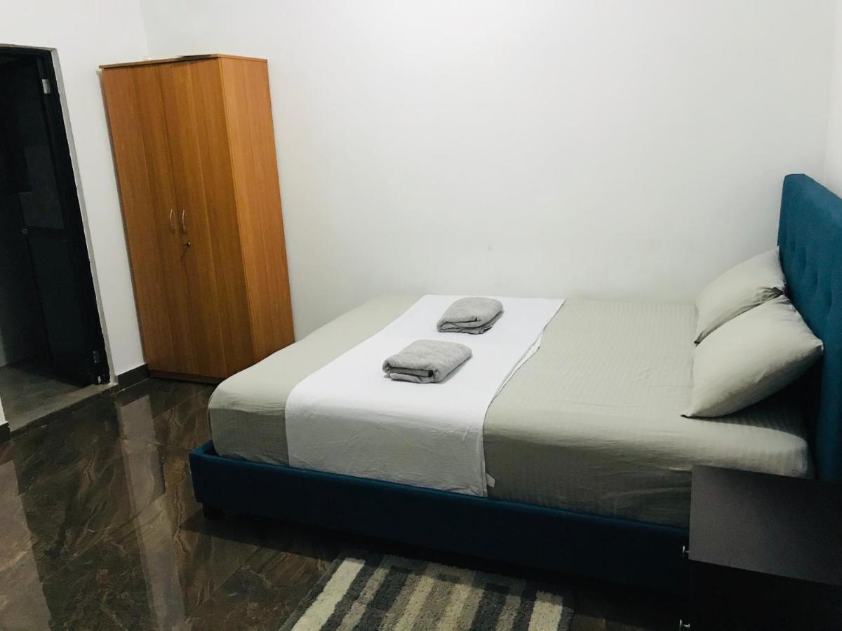 Alina Budget Hotel Kaduwela Esterno foto